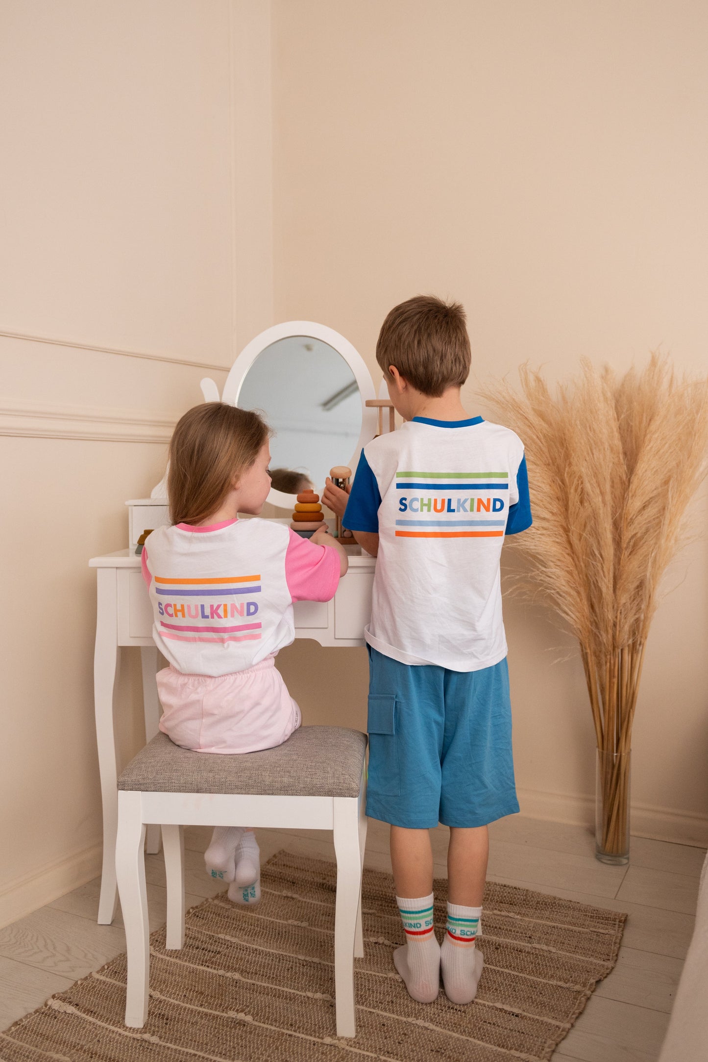 Magliette blu per bambini in età scolare